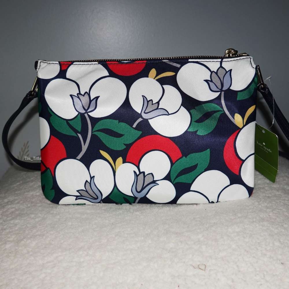 Kate Spade Crossbody/Shoulder Bag 🎉Host Pick🎉 - Picture 2 of 4